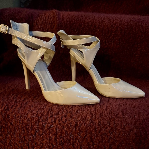 Elegant Cream Women's Heels - Picture 2 of 4